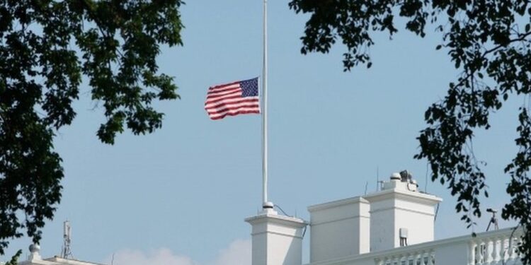 White House flag flies at half-staff for Memorial Day tribute (Gettyimage)