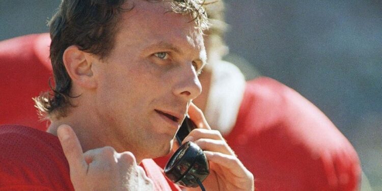 Joe Montana discovers sideline phone can call home during games (@joemontana/Instagram): 