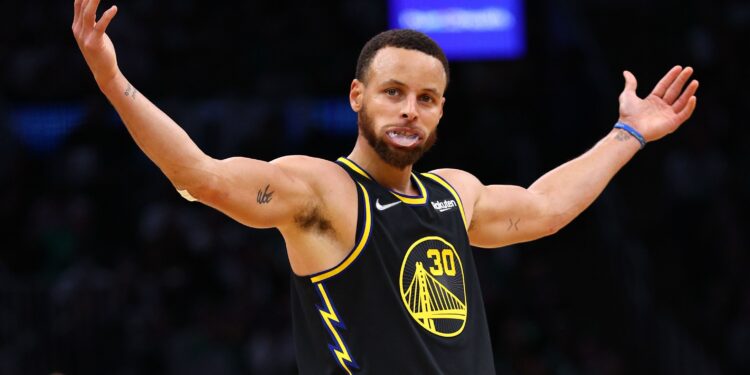 Even with age Curry carries the Warriors forward (Photo: Steph Curry/Getty Images)