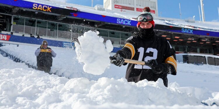 Lincoln Financial Field braces for classic football weather (Photo: Sunday’s NFL Playoff Game/Flickr)