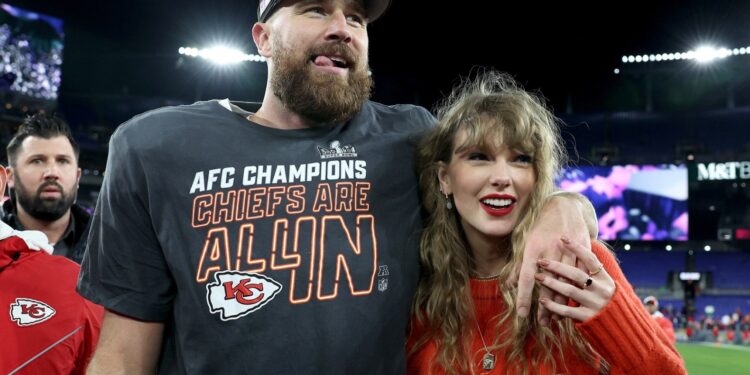 Swift and Kelce redefine romance with their sweet gestures (Alamy)