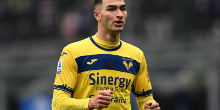 Italian defender signs five year deal with Premier League side (Photo: Diego Coppola/Alamy)