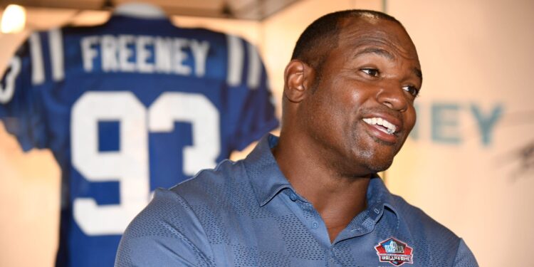 Hall of Famer joins Orange staff to guide future stars (Photo: Dwight Freeney/Alamy)