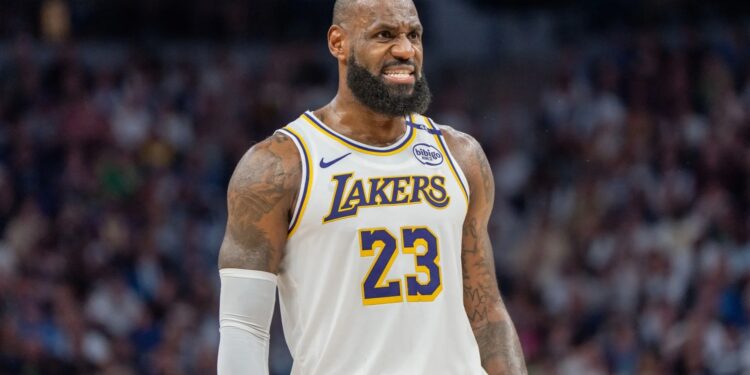 A father and son share one last quiet moment courtside (Photo: LeBron James/Alamy)