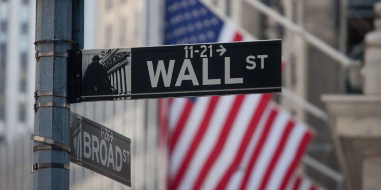 Wall Street rallies as US and EU pause trade fight (Photo: Wall Street/Shutterstock)