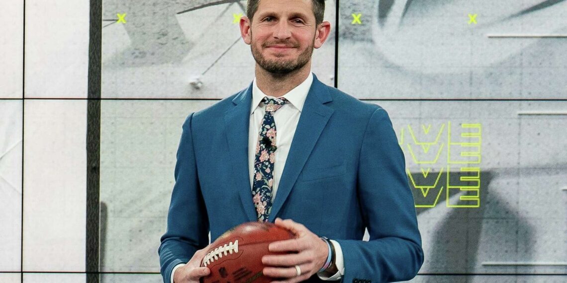 Turning play calls into commentary and contracts (Photo: Dan Orlovsky/Shutterstock)