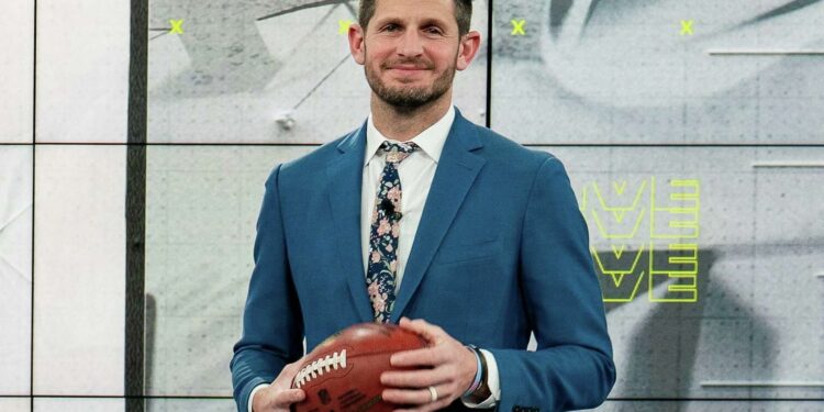 Turning play calls into commentary and contracts (Photo: Dan Orlovsky/Shutterstock)