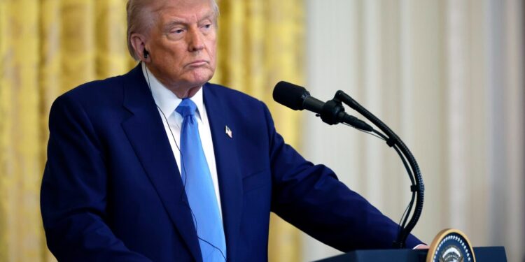 Reporters press Trump on possible talks with China’s Xi Jinping (Photo: Donald Trump/Flickr)