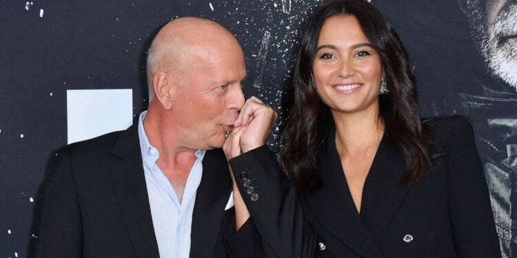 She proves independence with a career that spans modeling business and acting (Photo: Emma Heming Willis/Flickr)