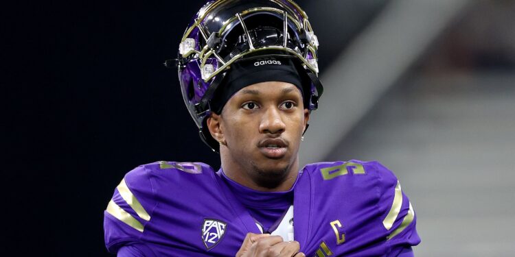 His left handed throw has become a trademark of resilience and talent (Photo: Michael Penix Jr./Getty Images)
