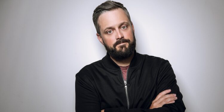 His rise from small clubs to sold out theaters shows the power of patience and grit (Photo: Nate Bargatze/Pexels)