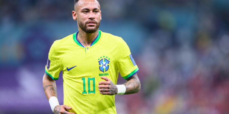 Every move he makes draws a crowd, and cameras follow (Photo: Neymar/Getty Images)