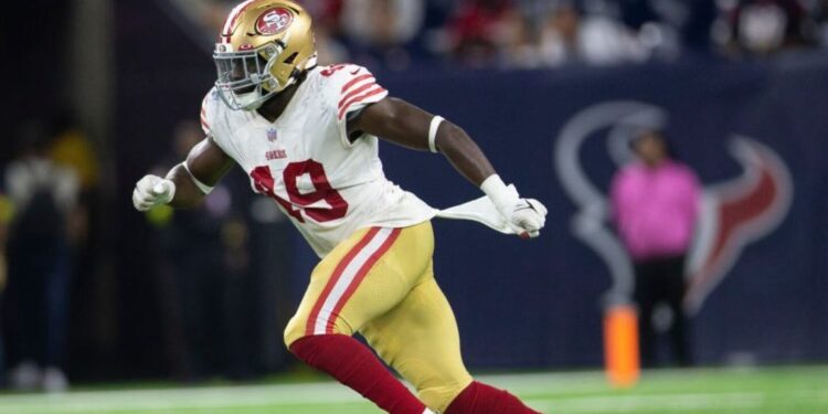 A Nigerian American linebacker building his name in football (Photo: Segun Olubi/Flickr)