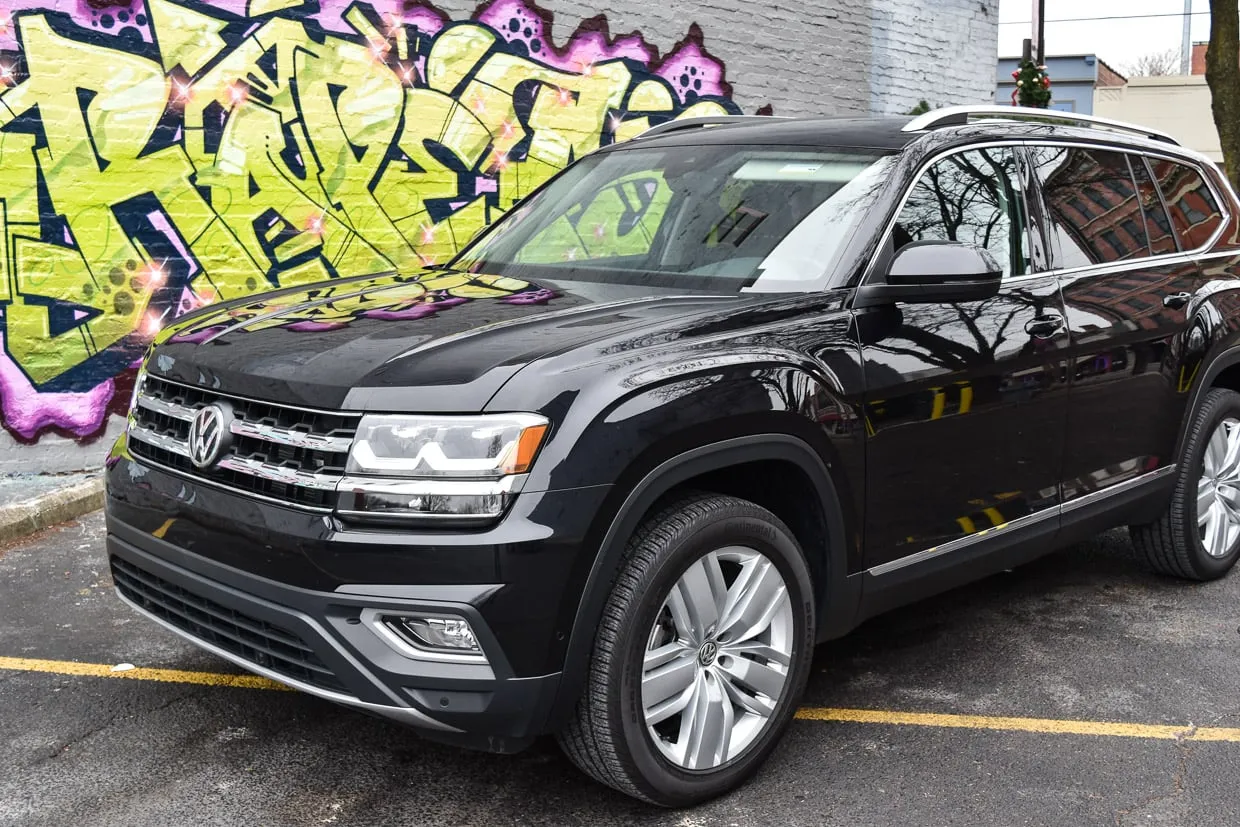 Black Volkswagen Atlas V6 SEL