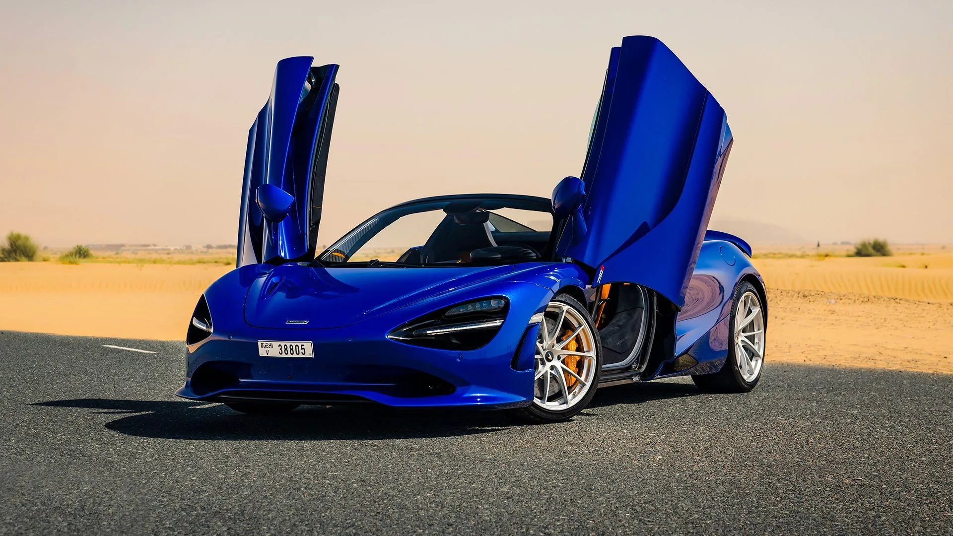 Blue McLaren 750S