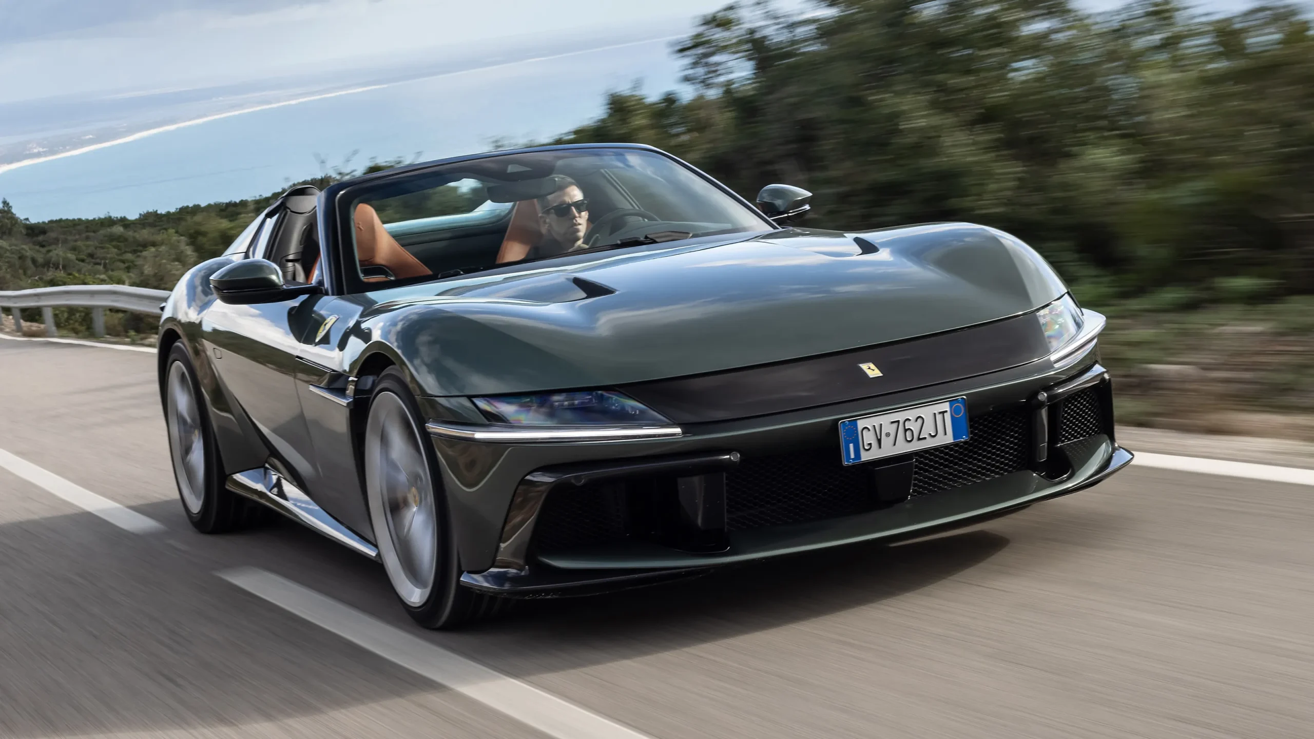 Driving Experience of Ferrari 12Cilindri Spider