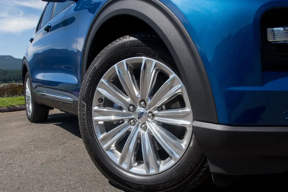 Ford Explorer Platinum Hybrid Tyre