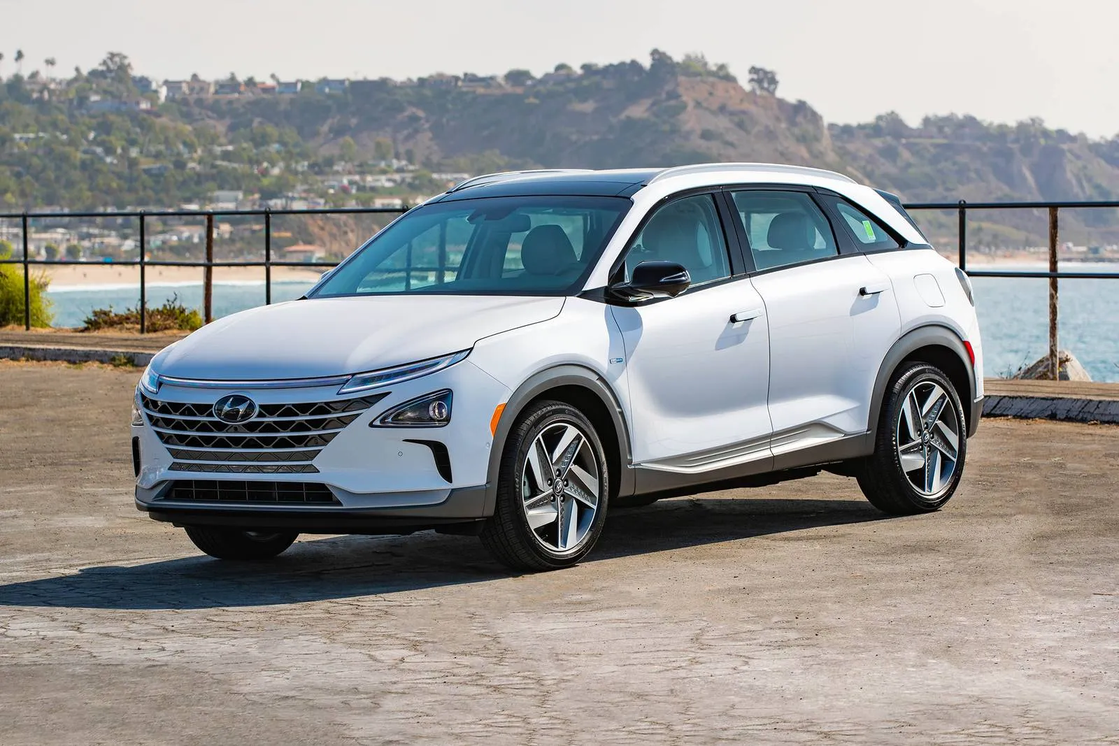 White 2022 Hyundai NEXO